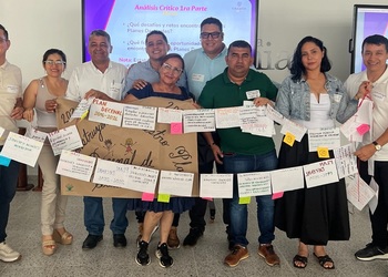 Docentes participando en la construccion del Plan Decenal de los proximos 10 años