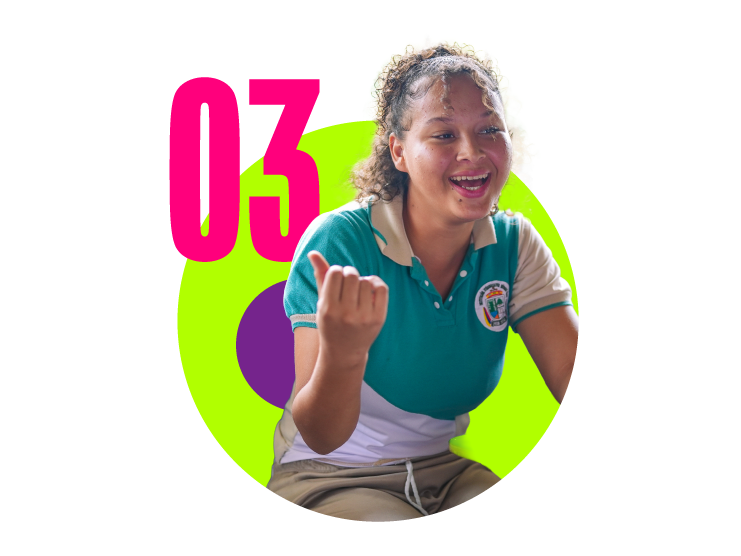 Joven estudiante sonriendo Joven estudiante sonriendo