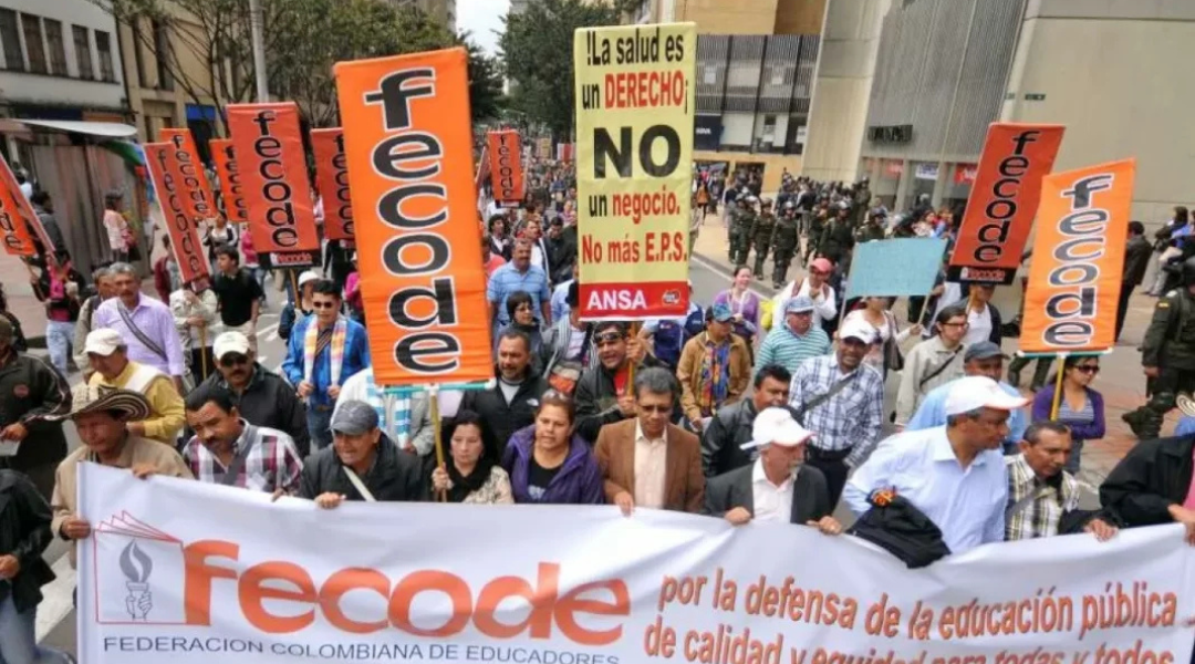 Fotografía de un congreso o marcha de FECODE en los años 80 Fotografía de un congreso o marcha de FECODE en los años 80